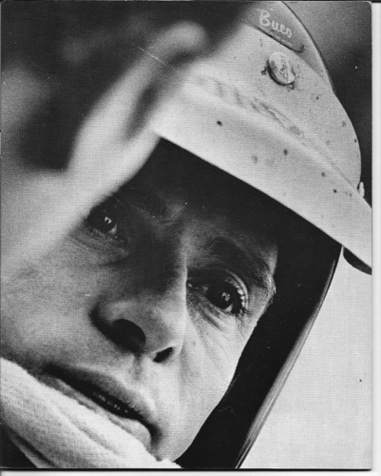 Photo de Jim Clark dans la revue "Virage  Auto" de mai 1968.
